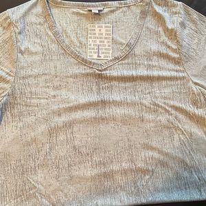 Large LuLaRoe Iris Tee NWT